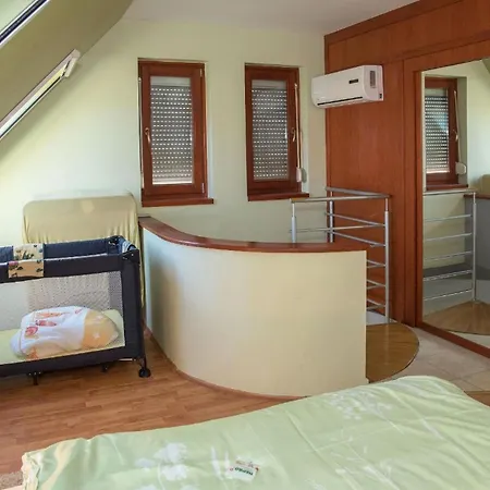 Apartment Wunderschoene In Keszthely